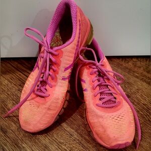 Asics size 10 Tennis Shoes women's